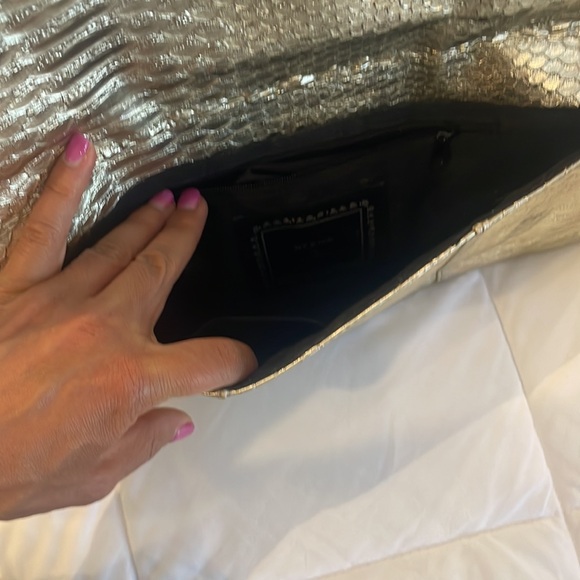 faux snake skin metallic gold clutch! - Picture 3 of 4